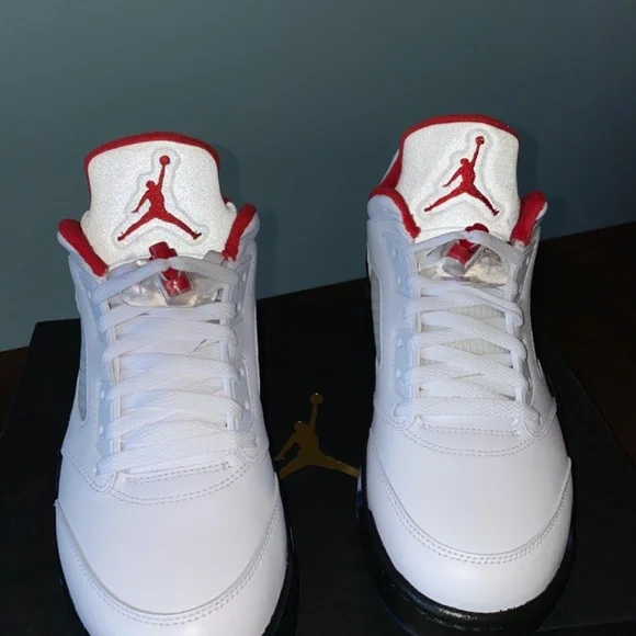 Jordan V Low Golf Shoes - Picture 6 of 8